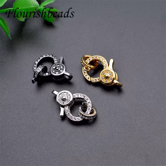 Заколка для волос на 6 зубцов из черного пластика по акции.